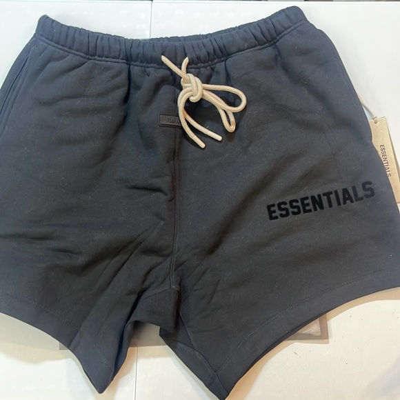 - Fear of god essentials jet black sweat shorts(black collection) - Picture 2 of 7
